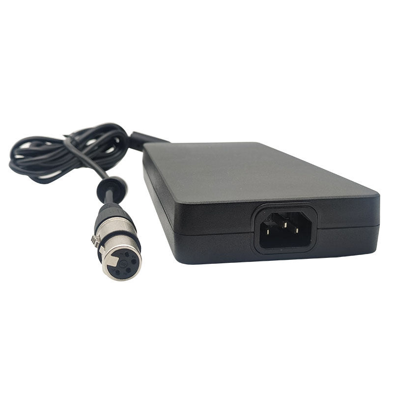 Qual é a vantagem do adaptador de energia AC DC?